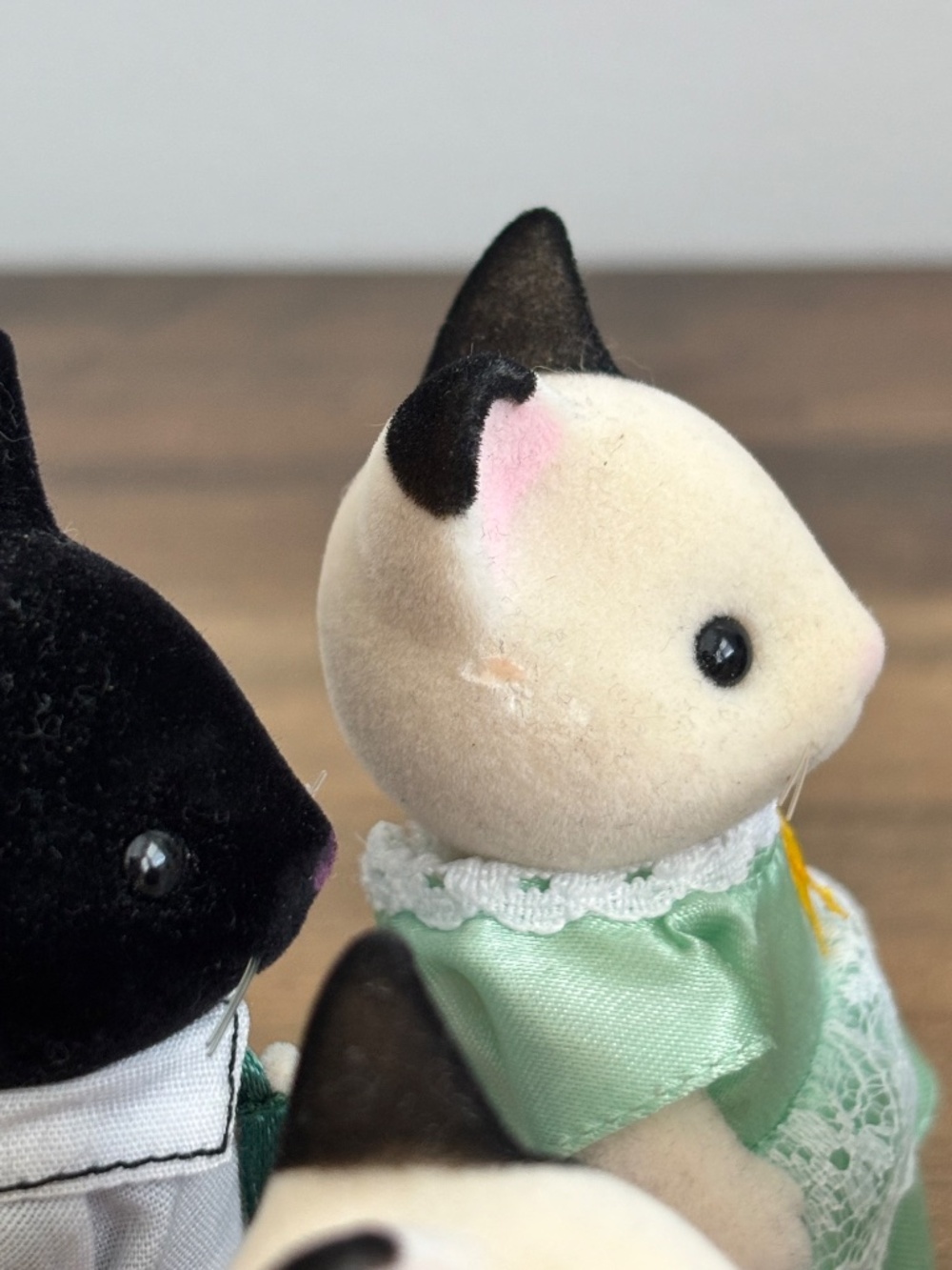 Calico Critters Sylvanian Families  Tuxedo Cat Family SET 4 Figures With Clothes - Picture 8 of 11